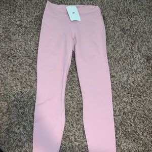 Women’s Light Pink 7/8 Fabletics Leggings